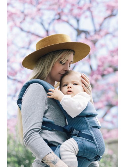 Ergobaby Adapt hordozó Cool Air Mesh, Oxford kék