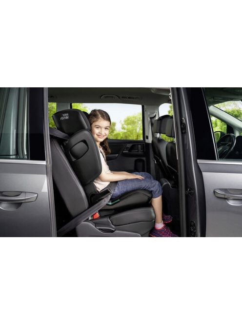 Britax Römer Kidfix M i-Size autósülés 100-150cm - Cosmos Black