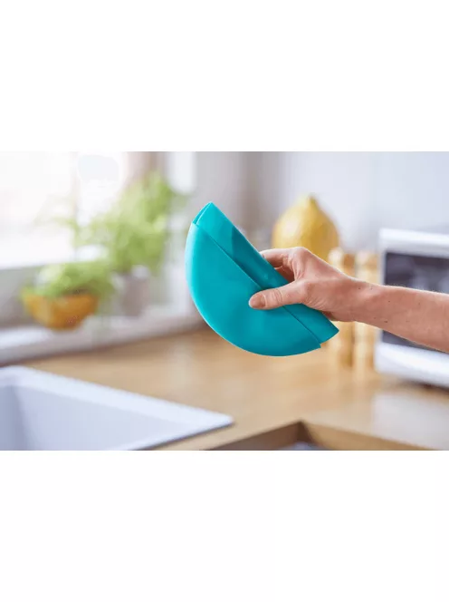 Tommee Tippee Roll n Go műanyag etető előke M