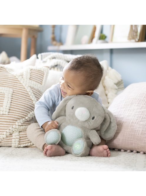 INGENUITY Plüss játék nyuszi dalamokkal, Sylvi™, 0 hó+