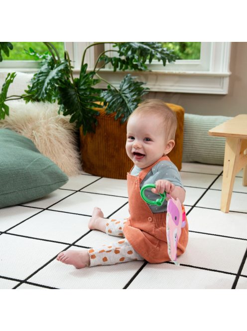 INGENUITY Crinklet™ érzékszervi játék C gyűrűn mosómedve Deni 0m+