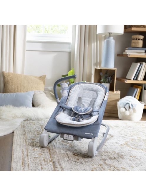 INGENUITY Rezgő masszázs pihenőszék dallamokkal, Happy Belly™, Rock-to-Bounce, Chambray, 0 hó+, 9 kg-ig