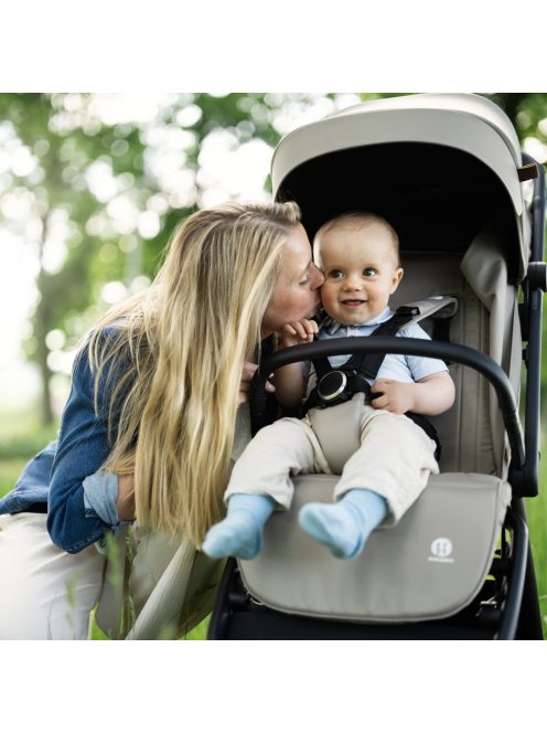 Petite&Mars Sport babakocsi Flip - Forever Black