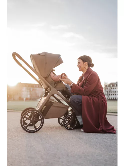 EASYWALKER Kombinált babakocsi Zoey Chestnut Brown + CYBEX Aton B2 i-Size + bázis