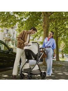   Chicco KORY PLUS I-Size 40-85 cm hordozó autósülés 0+ korcsoport