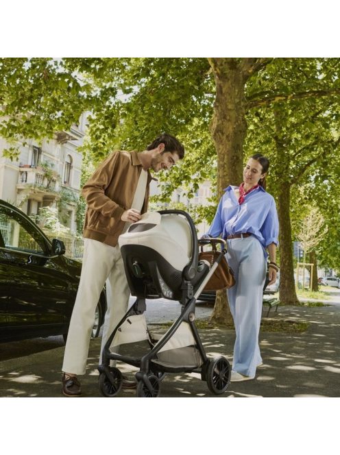 Chicco KORY PLUS I-Size 40-85 cm hordozó autósülés 0+ korcsoport