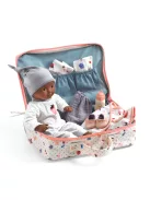 Djeco Pomea Játékbaba kiegészítőkkel Cseri bőröndje - Cerise's suitcase