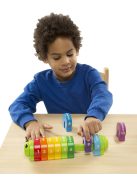 Melissa & Doug Fa készségfejlestő játék, színes számtanuló hernyó