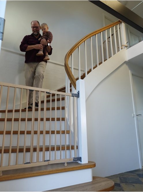 BabyDan Magas biztonsági kapu lépcsőhöz Mona fa 65-110 cm