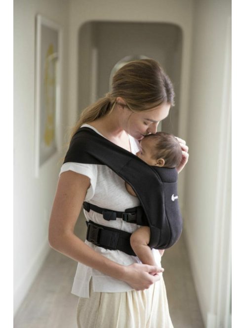 Ergobaby Embrace Hordozó: Pure Black / Fekete