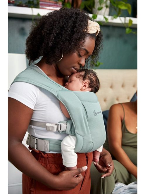 Ergobaby Embrace Hordozó Soft Air Mesh: Sage / Zsálya zöld
