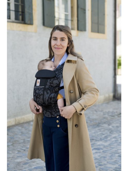 Ergobaby Adapt Soft Flex Mesh Hordozó: Onyx Blooms / Fekete szürke mintás