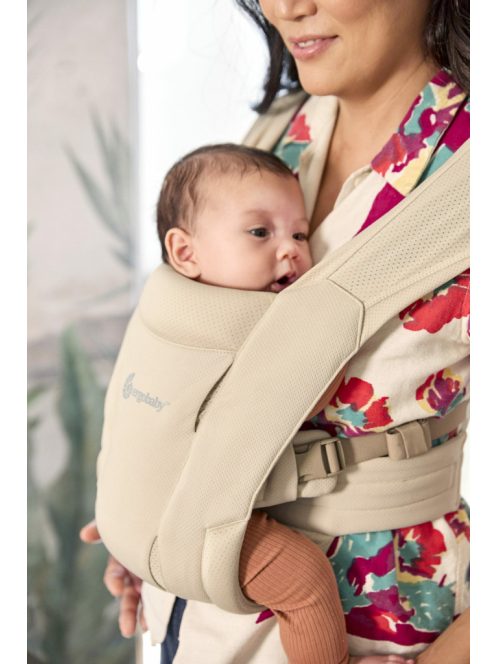 Ergobaby Embrace Hordozó Soft Air Mesh: Cream / Krém