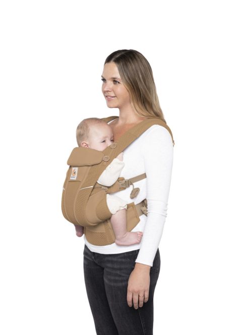 Ergobaby Omni Breeze Hordozó: Camel Brown / Teve barna