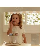 Little Dutch Emeletes sütemény kínáló