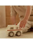 Little Dutch Mentőautó figurával