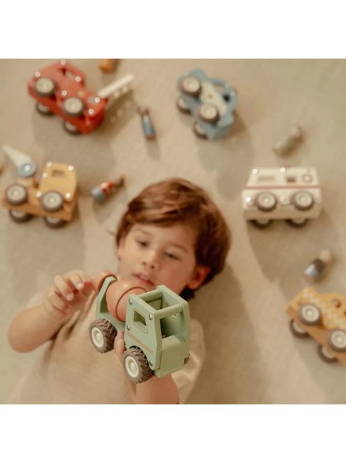 Little Dutch Betonkeverő autó figurával