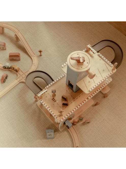 Little Dutch Parkolóház lifftel