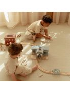 Little Dutch Tűzoltóállomás vasúti sínpályához